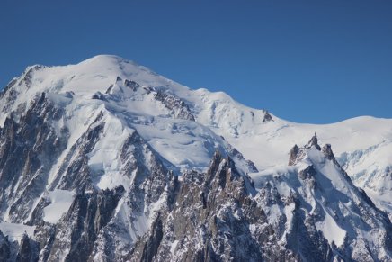 Avião de turismo faz pouso na base do Mont Blanc