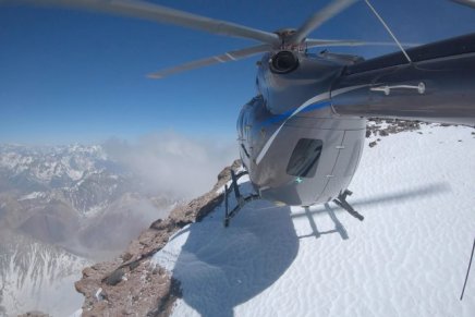 Helicóptero faz pouso no topo do Aconcágua pela primeira vez