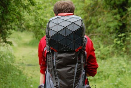 Designer desenvolve mochila de trekking que também é carregador solar