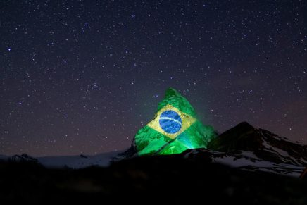 Projeções de luz no Matterhorn são finalizadas após críticas de “poluição luminosa”