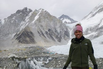Aretha Duarte faz história e é a primeira latino-americana negra no topo do Everest