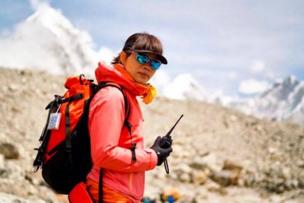 Chinesa quebra o recorde de ascensão mais rápida ao Monte Everest
