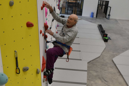 Marcel Remy comemora seu 99º aniversário do jeito que gosta: escalando