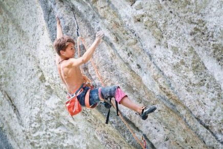 Théo Blass: Criança de 12 anos torna-se a mais jovem a escalar via de 11c
