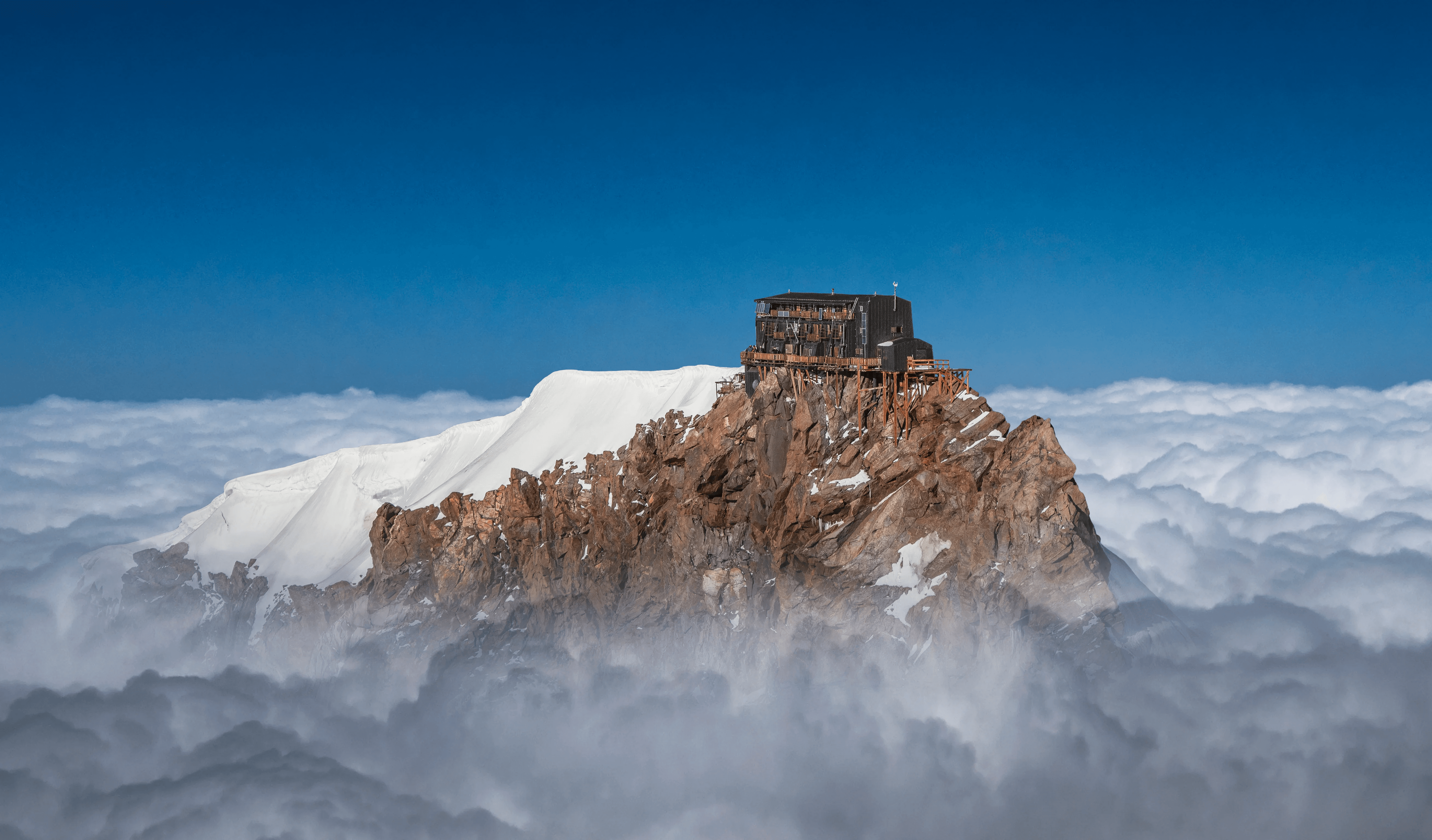 (Divulgação/Buena Vista Images) A Margherita Hut, perto da fronteira entre a Itália e a Suíça, é o edifício mais alto da Europa.